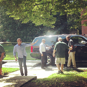 Jeter waves to fans as he enters the Sarazen Student Union.